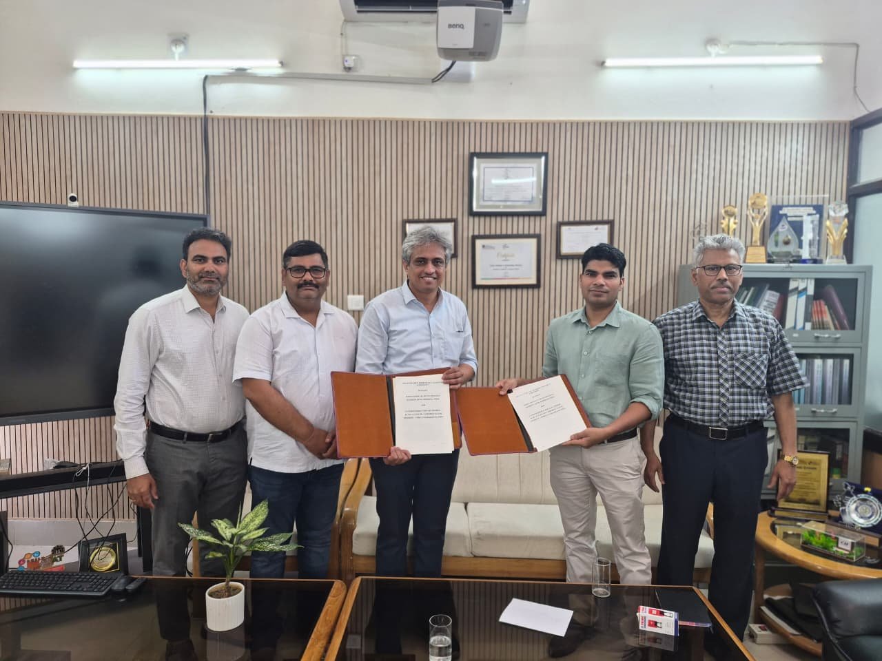भारतीय प्रौद्योगिकी संस्थान रुड़की ने उन्नत लिथियम-आयन बैटरी इलेक्ट्रोड प्रौद्योगिकियों हेतु दो प्रौद्योगिकी हस्तांतरण समझौतों पर हस्ताक्षर किए
