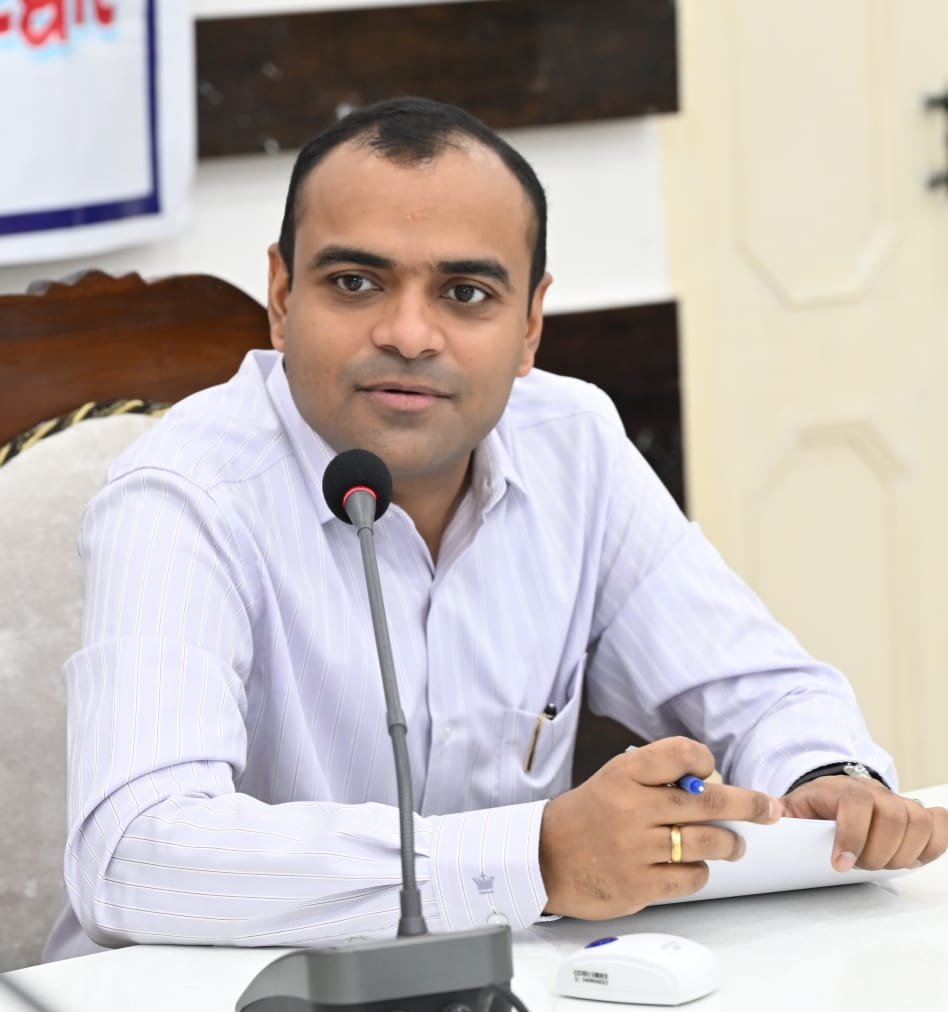 श्रीकृष्ण जन्माष्टमी पर्व पर हरिद्वार जनपद के विभिन्न क्षेत्रों में जिलाधिकारी मयूर दीक्षित ने की मजिस्ट्रेटों की तैनाती, संवेदनशील स्थानों पर रहेगी विशेष निगरानी