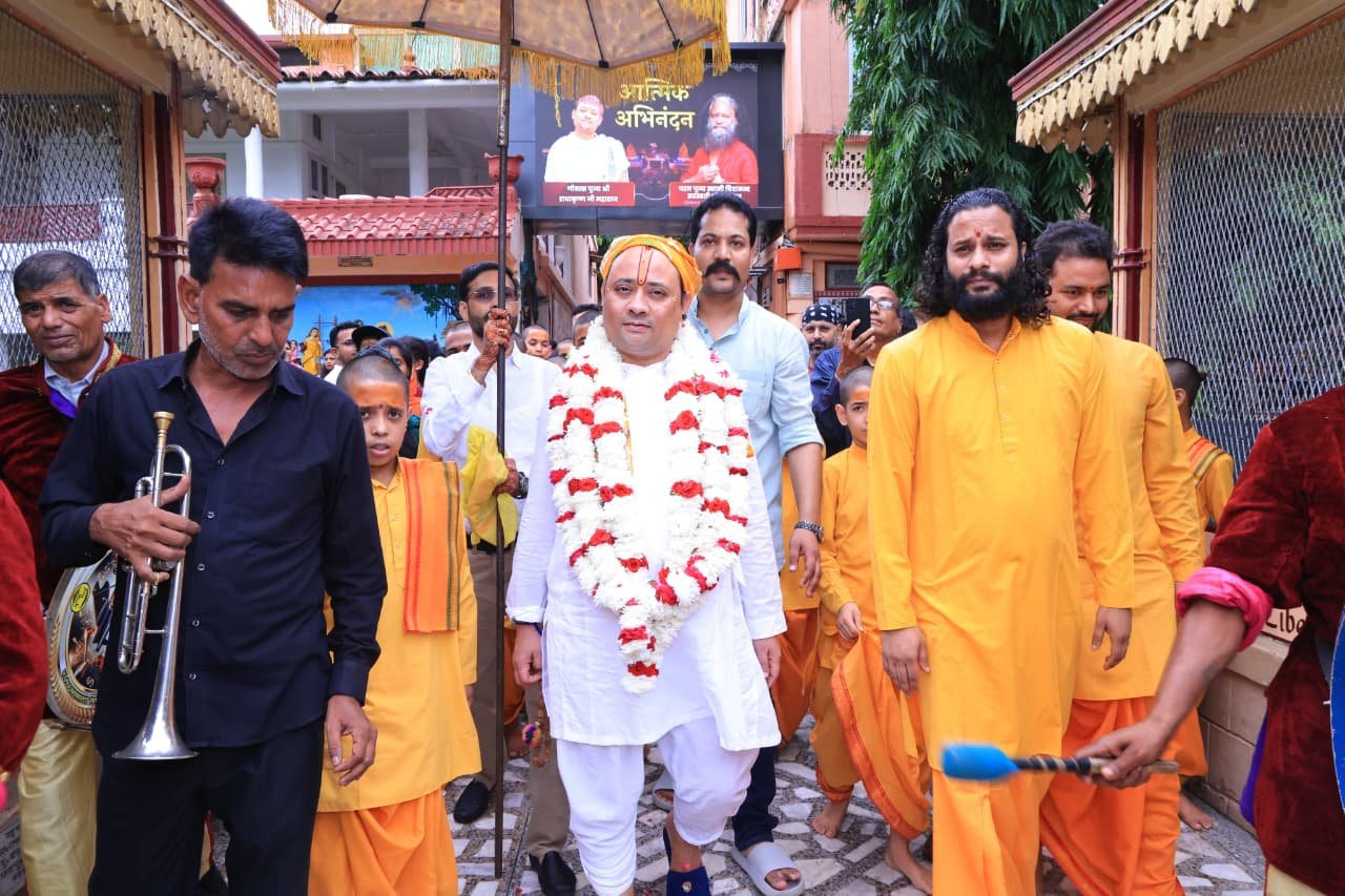 माँ गंगा के पावन तट पर सनातन चेतना, भक्ति और प्रेम से युक्त दिव्य कथा का शुभारम्भ